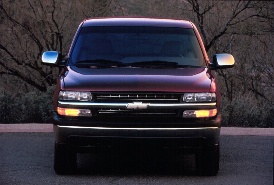  Chevrolet Silverado 1999 года  (фото 36 из 61)